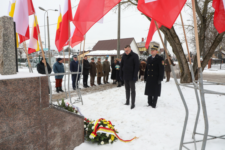 Uroczystości przy Grobie Nieznanego Sybiraka w Białymstoku w 86. rocznicę pierwszych masowych wywózek na Wschód. Fot. PAP/Artur Reszko