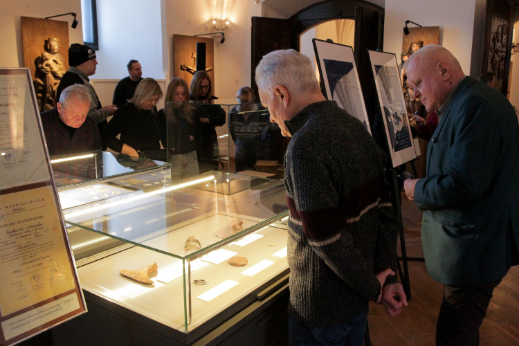  Pokaz nabytków pozyskanych do zbiorów Muzeum Warmii i Mazur w 2025 roku. Fot. PAP/Tomasz Waszczuk