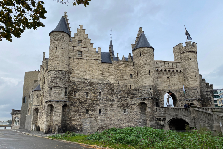 Het Steen, zamek w Antwerpii, miejsce uwięzienia Clary Goessen. Fot. wuppertaler, CC BY 4.0 <https://creativecommons.org/licenses/by/4.0>, via Wikimedia Commons