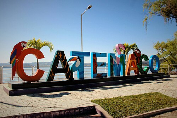 Catemaco. Fot. Roberto-gc, CC BY-SA 4.0 <https://creativecommons.org/licenses/by-sa/4.0>, via Wikimedia Commons