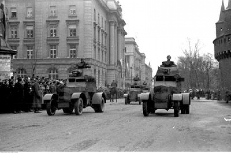 Polskie samochody pancerne wz. 34 na defiladzie w Krakowie 11.11. 1937 r. Fot. nac.gov.pl 