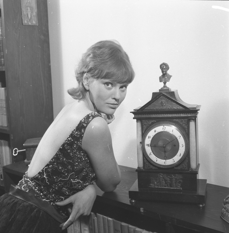 Aktorka teatralna i filmowa Aleksandra Zawieruszanka, 1962 r. Fot. PAP/Zbigniew Matuszewski