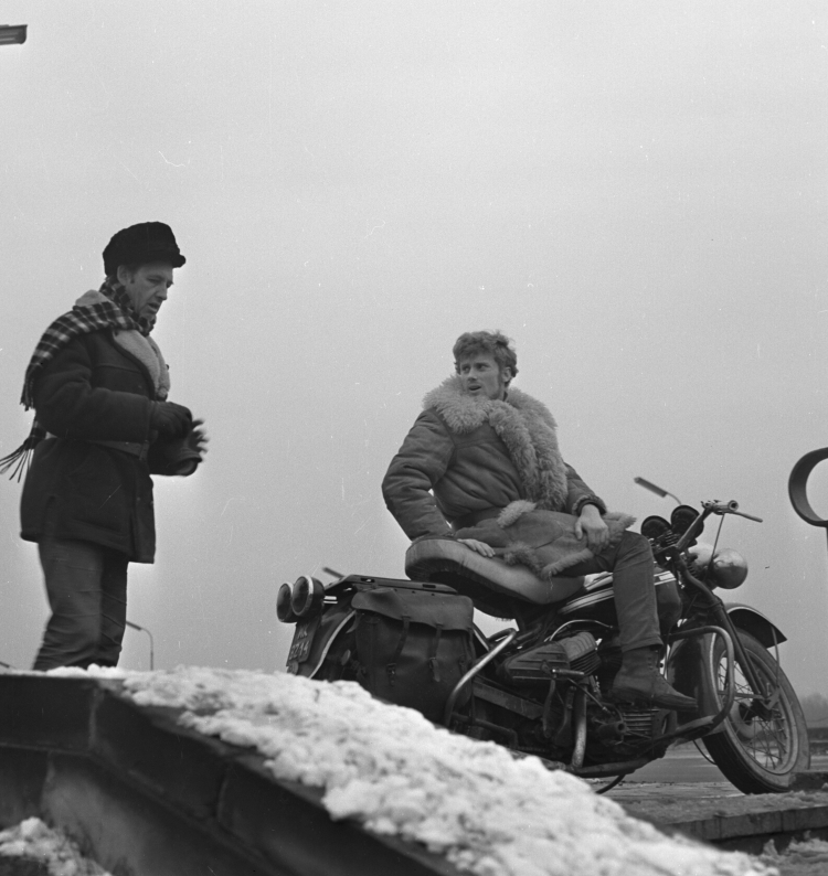 Zdjęcia do filmu „Wszystko na sprzedaż” w reżyserii Andrzeja Wajdy (z lewej). Z prawej Daniel Olbrychski (Daniel). Fot. PAP/Lech Zielaskowski 