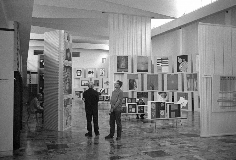Warszawa 1969 r. Muzeum Plakatu w Wilanowie. Fot. PAP/Afa Pixx/Mirosław Stankiewicz