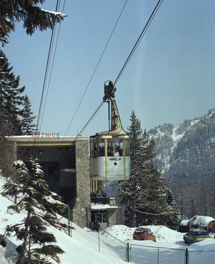 Stacja kolejki linowej na Kasprowy Wierch w Kuźnicach. Fot. PAP/Stanislaw Momot