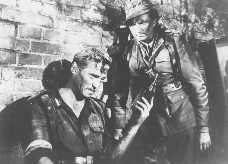 Emil Karewicz i Wieńczysław Gliński w filmie Kanał Andrzeja Wajdy. Fot. PAP/reprodukcja