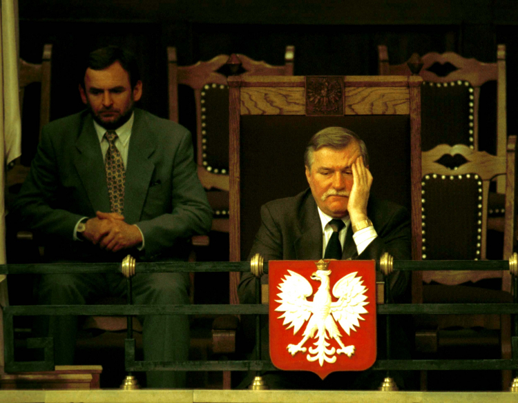 Prezydent Lech Wałęsa i Mieczysław Wachowski w Sejmie, 2001 r. Fot/ PAP/JANUSZ MAZUR