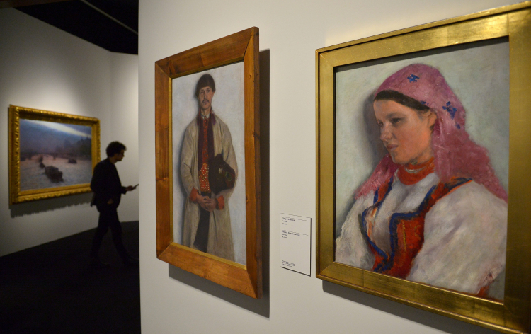 Obrazy Aleksandra Gierymskiego Chłop z Bronowic i Dziewczyna z Bronowic na wystawie w Muzeum Narodowym w Warszawie (2014 r.). Fot. PAP/Radek Pietruszka