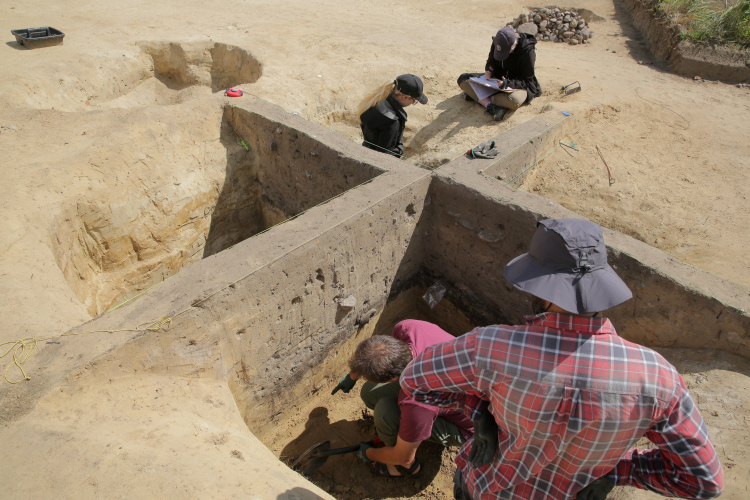 Prace archeologiczne na terenie dawnej Puszczy Galindzkiej. Fot. PAP/Tomasz Waszczuk