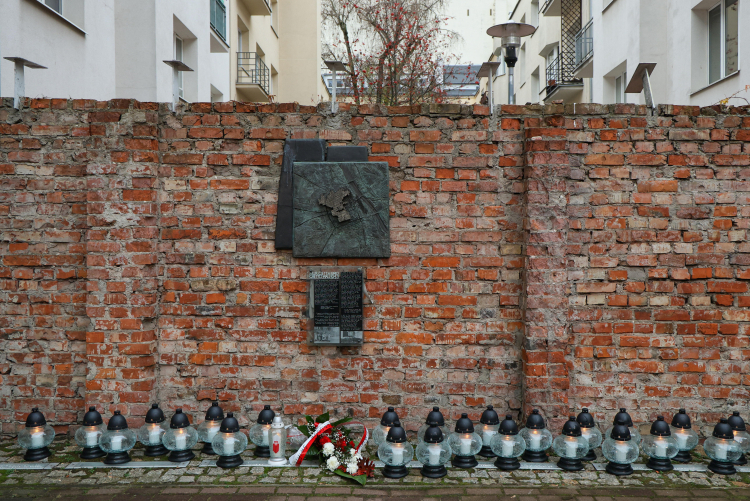 Pomnik granic getta warszawskiego. Fot. PAP/Paweł Supernak