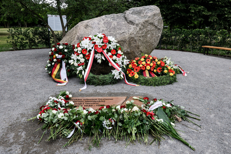 Tymczasowy pomnik polskich ofiar II wojny światowej pod okupacją niemiecką. Berlin. Fot. PAP/EPA/FILIP SINGER