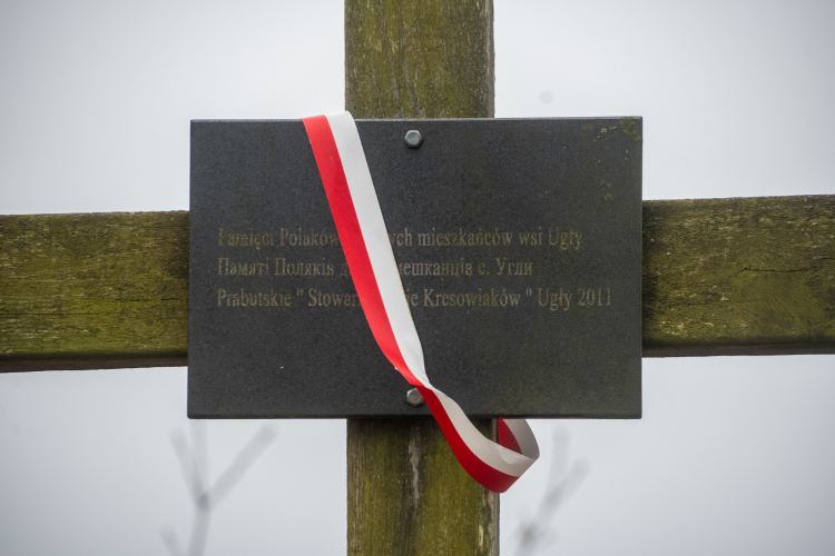 Miejsce pamięci we wsi Ugły w obwodzie rówieńskim na Ukrainie. Fot. PAP/Vladyslav Musiienko