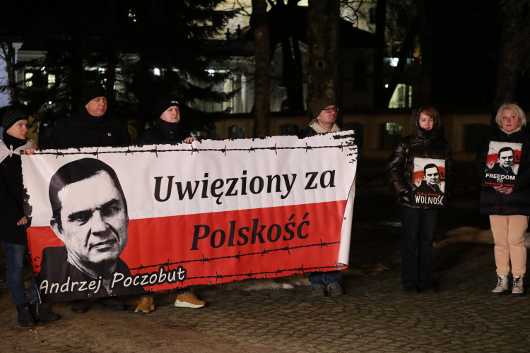 Akcja solidarności z więzionym w kolonii karnej Andrzejem Poczobutem. Fot. PAP/Artur Reszko