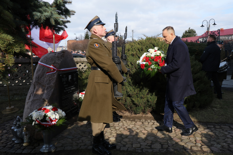 Prezydent Karol Nawrocki uczcił pamięć por. Franciszka Majewskiego, Żołnierza Wyklętego. Fot. PAP/Paweł Supernak