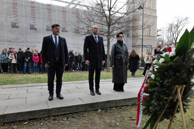 Dyrektor IPN Lublin Robert Derewenda podczas uroczystości w 84. rocznicę rozpoczęcia Akcji Reinhard. Fot. PAP/Karol Zienkiewicz