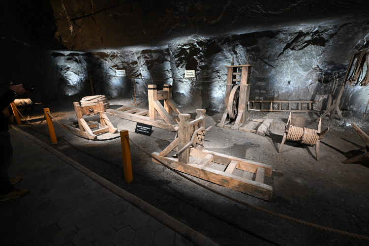 Komora Modena w wielickiej kopalni w nowej illuminacji. Fot. PAP/Art Service 