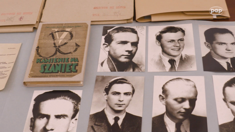 Archiwum Akt Nowych pokazało zdjęcia i dokumenty związane z akcją pod Arsenałem. Fot. PAP