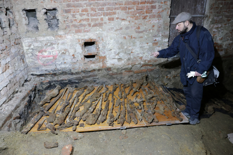 W kamienicy w Krośnie znaleziono kolejne granaty. Fot. Muzeum Rzemiosła w Krosnie