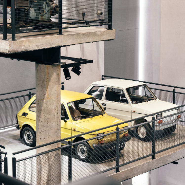 Gwarek pełni funkcję magazynu studyjnego eksponatów związanych z historią przemysłu oraz militariami. Fot. Muzeum Śląskie