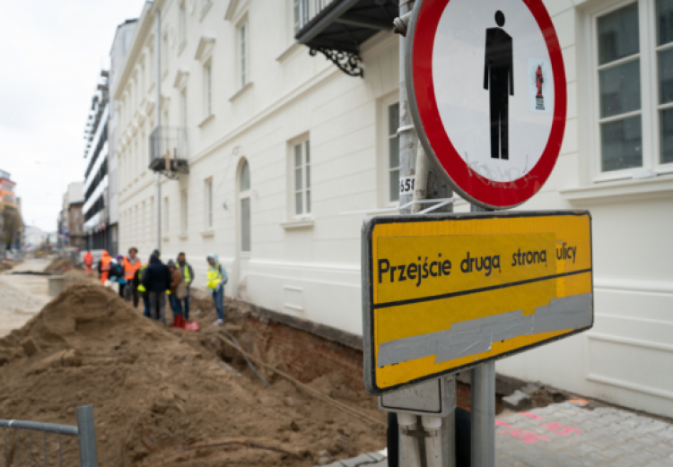 Prace na ul. Okrzei na Pradze. Fot. zdm.waw.pl