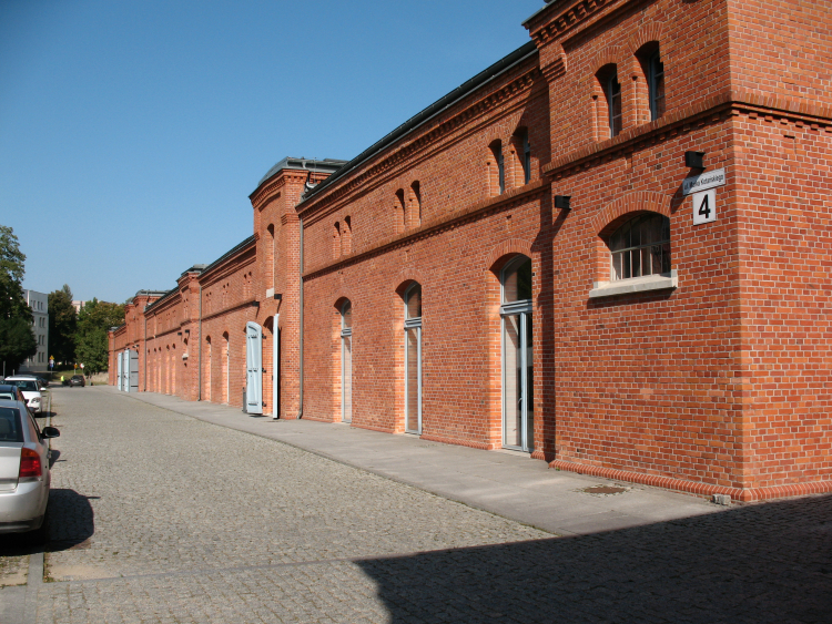 Zrewitalizowane stajnie w olsztyńskich Koszarach Dragonów. Fot. wikipedia