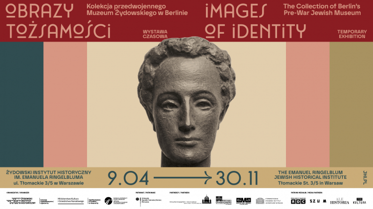 Ekspozycja prezentuje zdjęcia, grafiki i reprodukcje dokumentujące życie Żydów przed Holokaustem. Fot. ŻIH