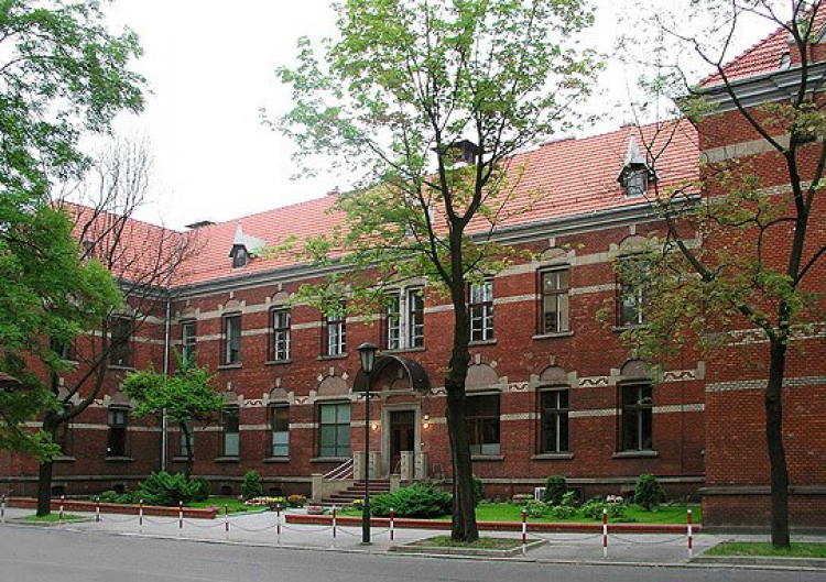 Budynek „Czerwonej Chirurgii”, dla którego Kraków szuka dzierżawcy. Fot. Facebook/Czerwona Chirurgia