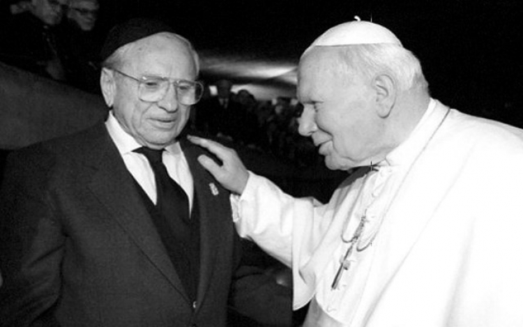 Jerzy Kluger i Jan Paweł II. Fot. domena publiczna