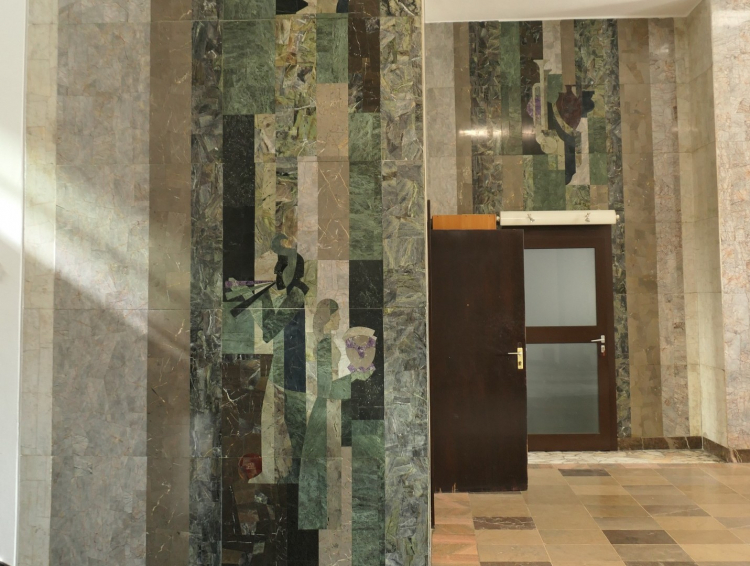 Mozaika z dawnego Domu Kultury Radzieckiej przy ul. Foksal w Warszawie w rejestrze zabytków. Fot, Wojewódzki Mazowiecki Konserwator Zabytków