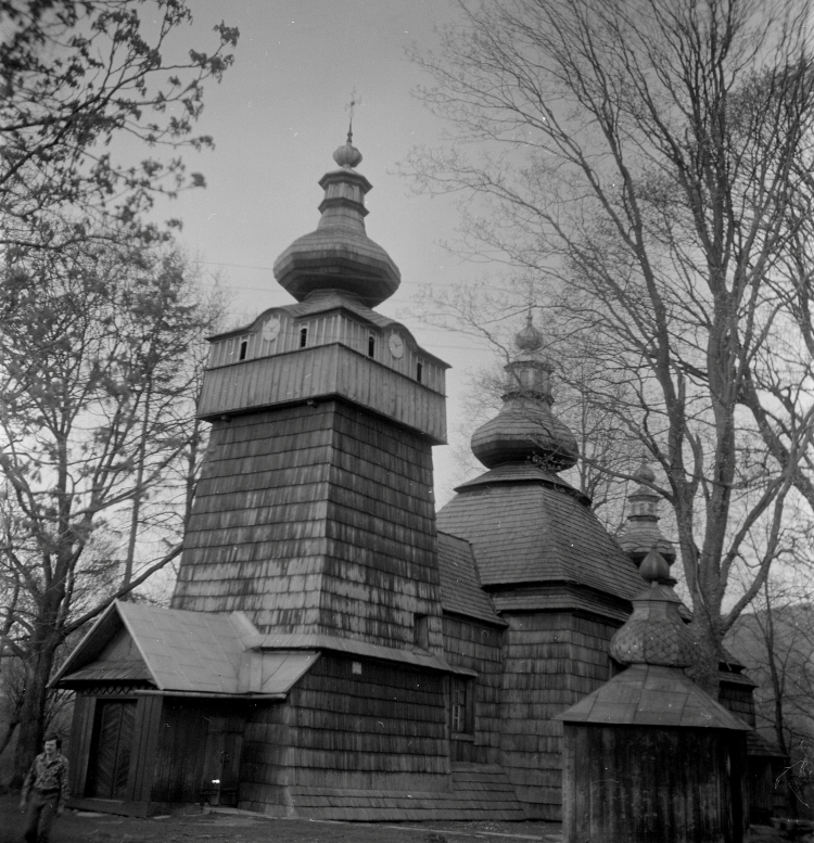 Zabytkowa XIX-wieczna łemkowska cerkiew prawosławna we wsi Hańczowa w gminie Uście Gorlickie. Fot. PAP/Stanisław Kryciński