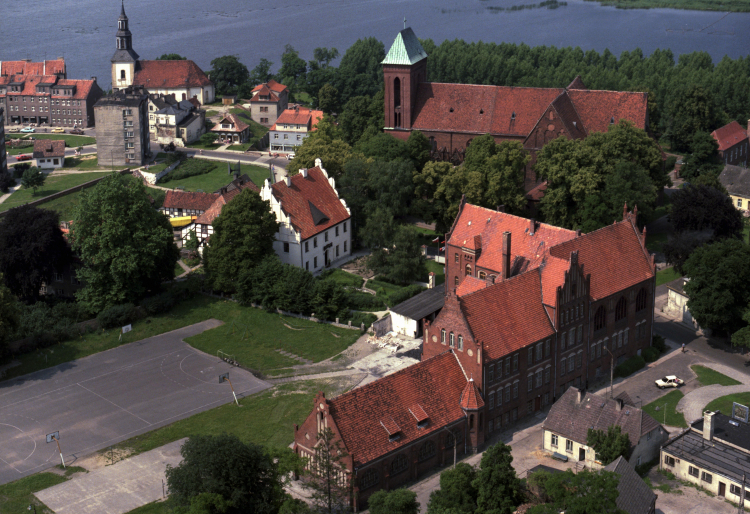 Pałac biskupi w Kamieniu Pomorskim po rewitalizacji za 6,7 mln zł będzie domem kultury. Fot. PAP/Ireneusz Sobieszczuk