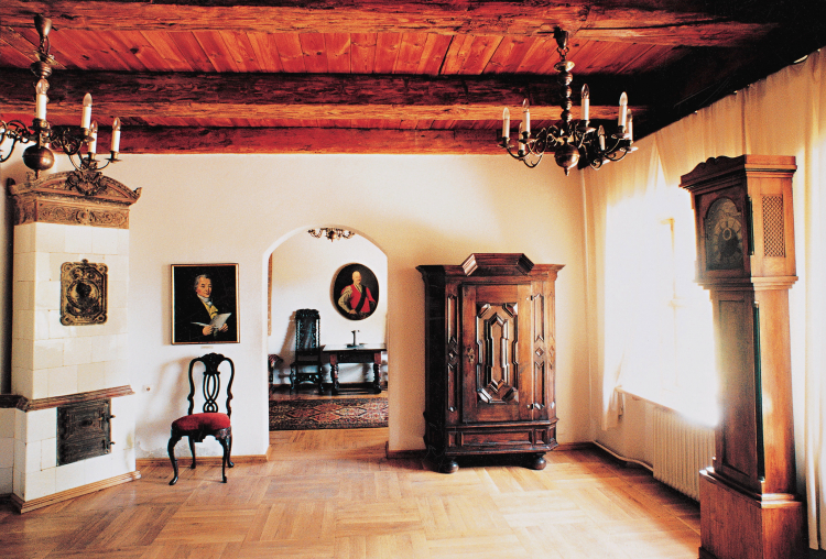 Dwór Józefa Wybickiego - Muzeum Hymnu Narodowego w Będominie. Fot. PAP/Afa Pixx/Zenon Żyburtowicz