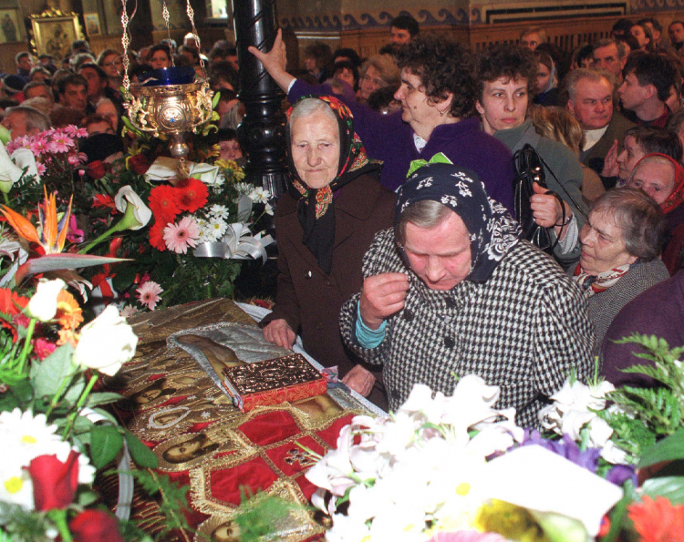 Modlitwa przy płaszczanicy. Fot. /PAP Zdzisław Lenkiewicz