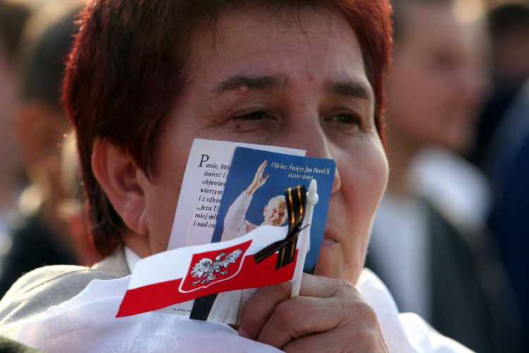 Msza w intencji Jana Pawła II na Placu Piłsudskiego w Warszawie. Fot. PAP/Tomasz Gzell