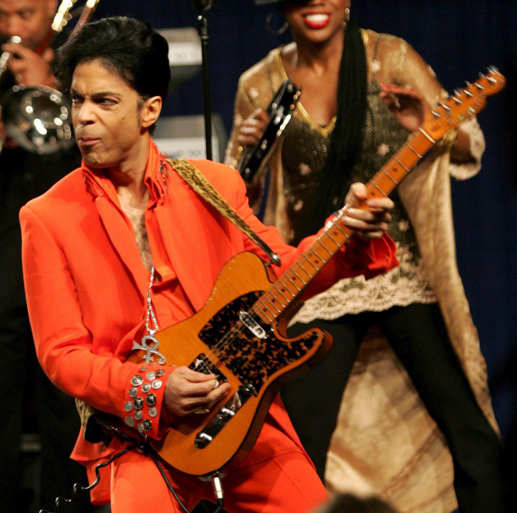 Amerykański muzyk Prince. Fot. PAP/EPA/MATT CAMPBELL