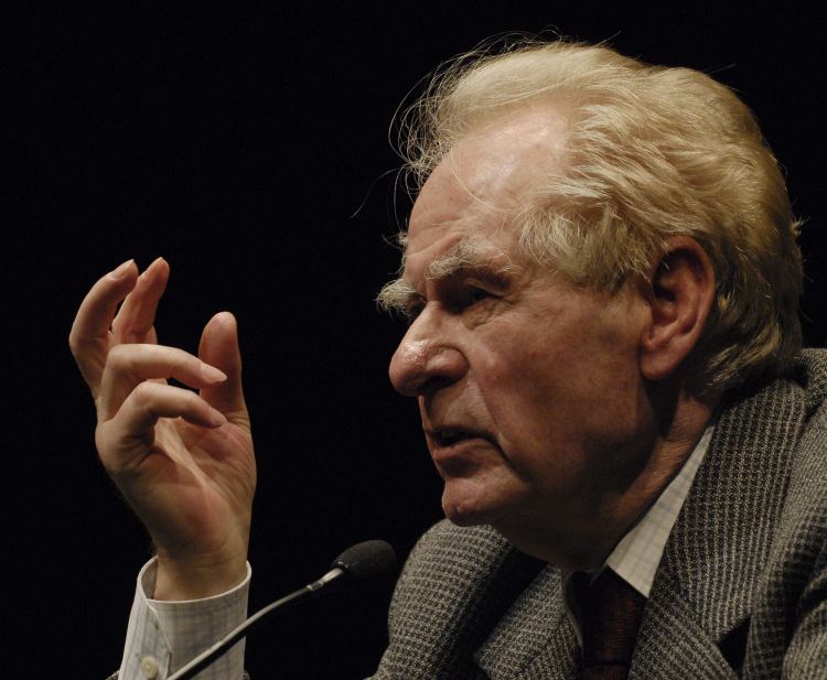 Wiesław Myśliwski na zdjęciu z Teatru Collegium Nobilium w Warszawie w 2008 r. Fot. PAP/Andrzej Rybczyński