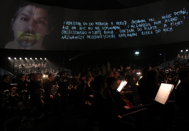 Próba "Pasji wg św. Łukasza" Krzysztofa Pendereckiego w reżyserii Grzegorza Jarzyny w Alvernia Studios w Alwerni k. Krakowa, 2012 r. PAP/Jacek Bednarczyk