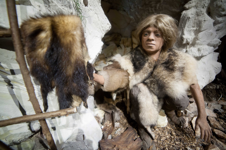 Centrum Neandertalczyka przy Jaskini Raj w Chęcinach koło Kielc. Fot. PAP/Michał Walczak