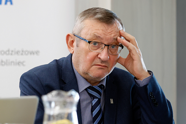 Dr Leon Popek podczas międzynarodowej konferencji naukowej "Pojednanie polsko-ukraińskie: doświadczenia i perspektywy" w Oblackim Centrum Młodzieżowym w miejscowości Kokotek w październiku 2023 r. PAP/Waldemar Deska