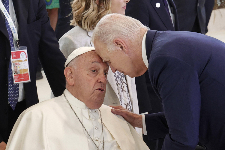 Spotkanie papieża Franciszka i prezydenta USA Joe Bidena w 2024 r. Fot. PAP/EPA/GIUSEPPE LAMI 