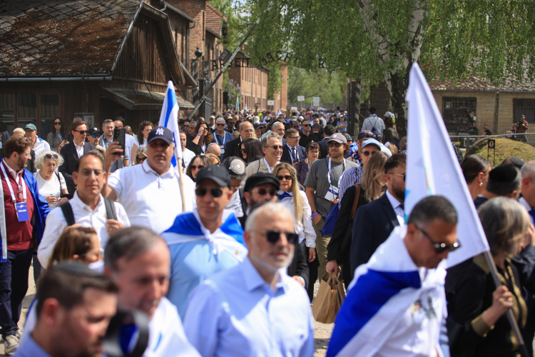 Uczestnicy Marszu Żywych (w 2025 r.). Fot. PAP/Jarek Praszkiewicz