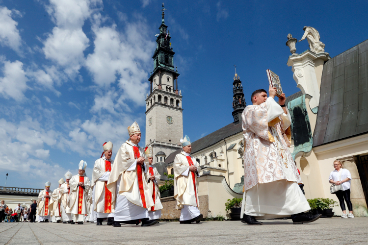Msza św. na Wałach Jasnogórskich w Częstochowie z okazji Centralnych obchodów Święta NMP Królowej Polski. Fot. PAP/Waldemar Deska