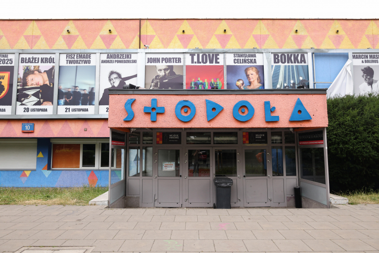 Klub studencki Stodoła w Warszawie. Fot. PAP/Albert Zawada