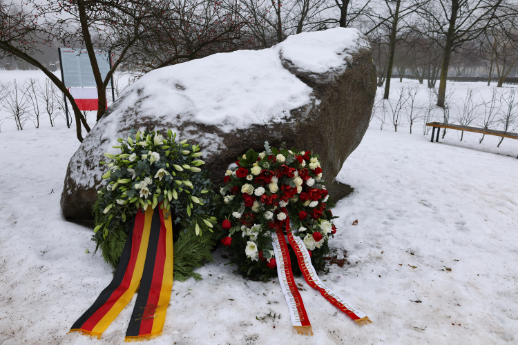 Upamiętnienie polskich ofiar nazizmu i ofiar niemieckiej okupacji i terroru w Polsce w latach 1939-1945 niedaleko Bundestagu w Berlinie. Fot. PAP/Albert Zawada