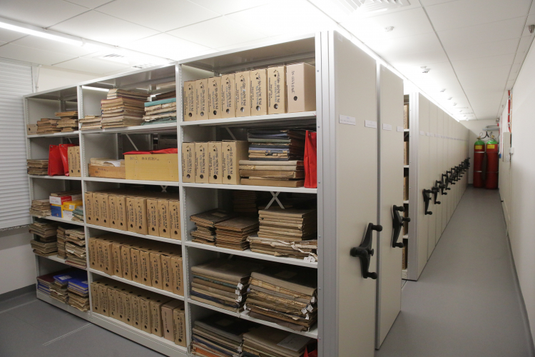 Pomieszczenie archiwum w nowej siedzibie IPN w Olsztynie. Fot. PAP/Tomasz Waszczuk 