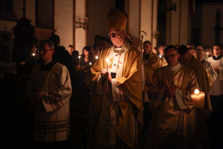 Abp Adrian Galbas podczas uroczystości wielkanocnych 2026. Fot. PAP/Albert Zawada