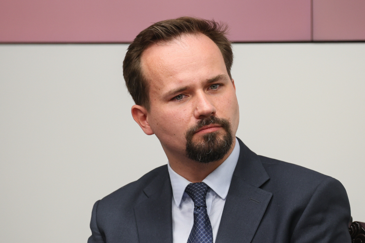 Dyrygent Adam Banaszak podczas konferencji prasowej zapowiadającej 35. Jubileuszowy Festiwal Mozartowski. Fot. PAP/Leszek Szymański