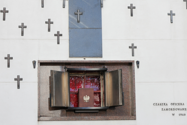 Uroczystości pogrzebowe doczesnych szczątków Ofiary Zbrodni Katyńskiej w Sanktuarium Poległych i Pomordowanych na Wschodzie przy kościele pw. św. Karola Boromeusza na Powązkach w Warszawie. Fot. PAP/Rafał Guz