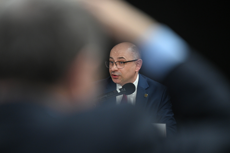 Dr Mateusz Szpytma na przesłuchaniu kandydatów na stanowisko prezesa Instytutu Pamięci Narodowej przez Kolegium IPN. Fot. PAP/Marcin Obara