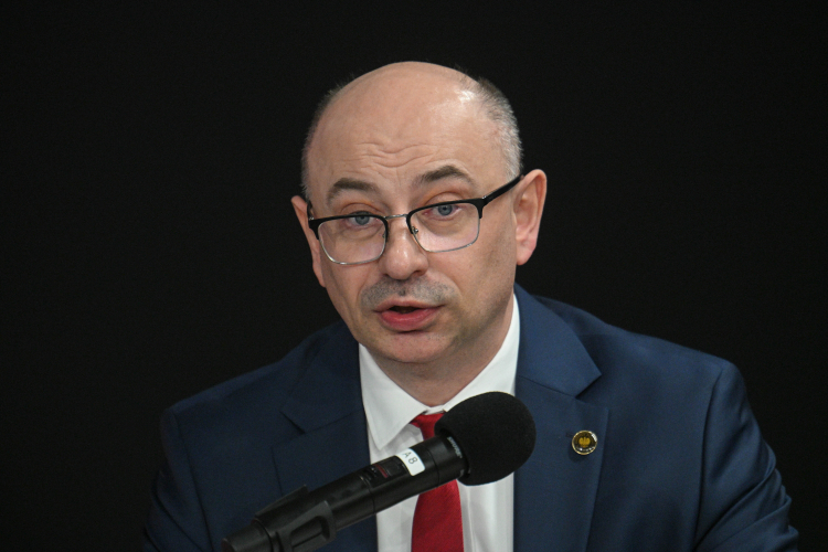 Mateusz Szpytma na przesłuchaniu kandydatów na stanowisko Prezesa Instytutu Pamięci Narodowej. Fot. PAP/Marcin Obara